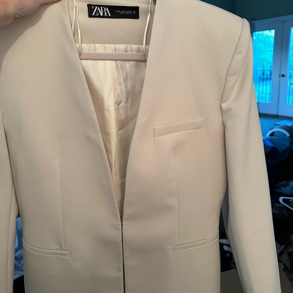 Zara inverted lapel blazer size XL in Ecru - Picture 3 of 4